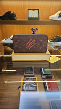 Premium Monogram Fermuarlı Unisex Cüzdan | Geniş Kart Bölmeli | Günlük Kullanım