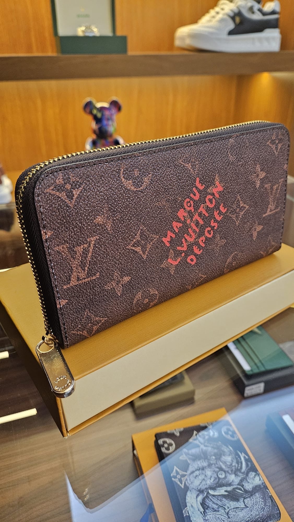 Premium Monogram Fermuarlı Unisex Cüzdan | Geniş Kart Bölmeli | Günlük Kullanım