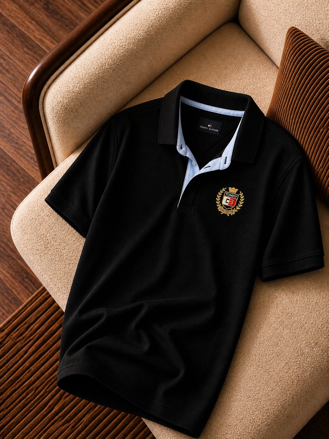 “TOMMY HILFIGER” Nakış Arma Detaylı Polo Yaka Erkek Tişört – Siyah